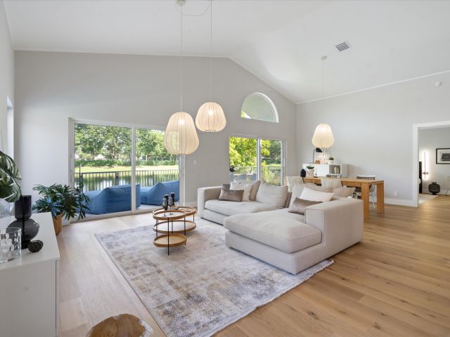 Продажа дома по адресу 21767 Philmont Court - фото 6809260