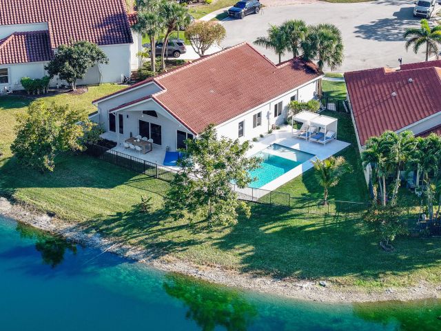 Продажа дома по адресу 21767 Philmont Court - фото 6809264