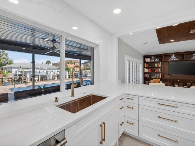 Продажа дома по адресу 885 Nafa Drive - фото 6830402