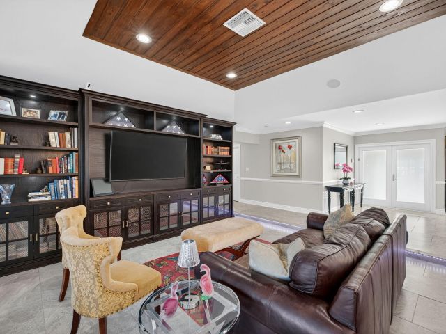 Продажа дома по адресу 885 Nafa Drive - фото 6830412