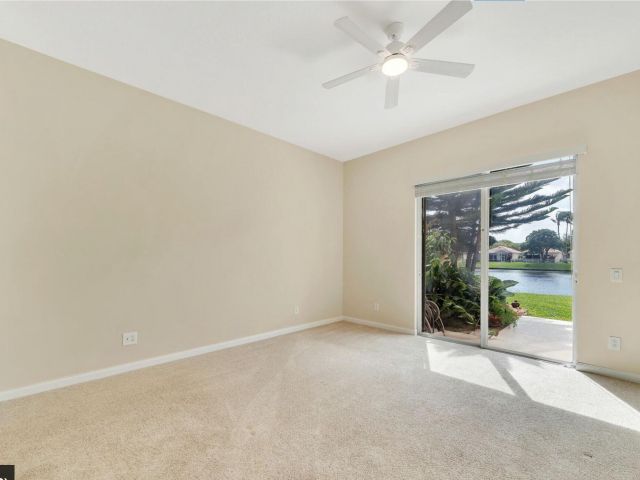 Дом в аренду по адресу 4784 Blossom Drive - фото 6798508