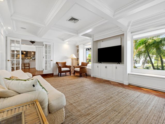 Продажа дома по адресу 14 NW 24th Street - фото 6822377