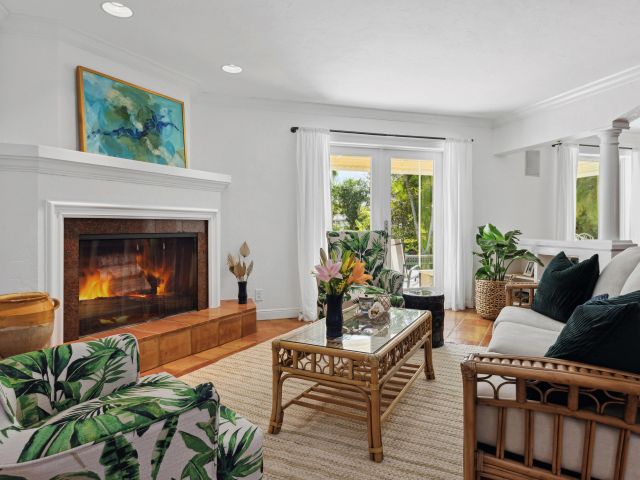 Продажа дома по адресу 14 NW 24th Street - фото 6822378