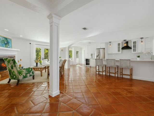 Продажа дома по адресу 14 NW 24th Street - фото 6822380