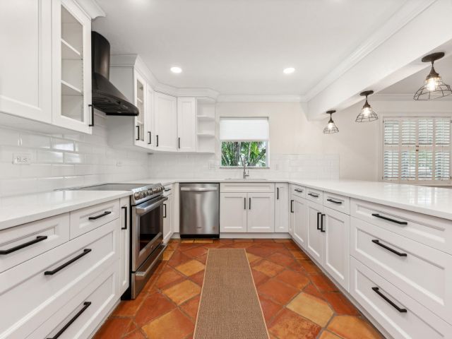 Продажа дома по адресу 14 NW 24th Street - фото 6822382