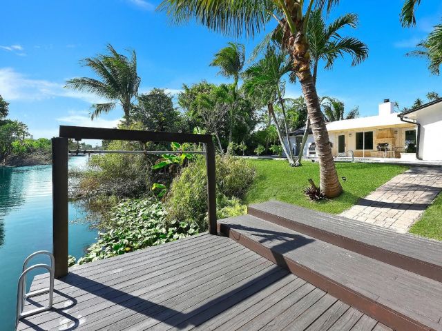 Продажа дома по адресу 14 NW 24th Street - фото 6822383