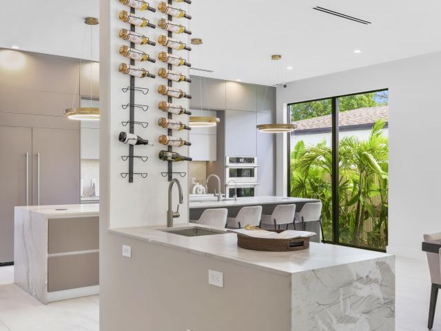 Продажа дома по адресу 1504 NE 6th Street - фото 6803716