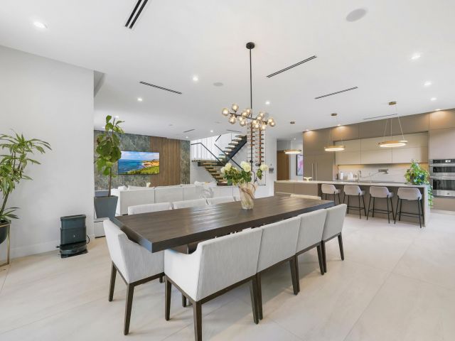 Продажа дома по адресу 1504 NE 6th Street - фото 6803719