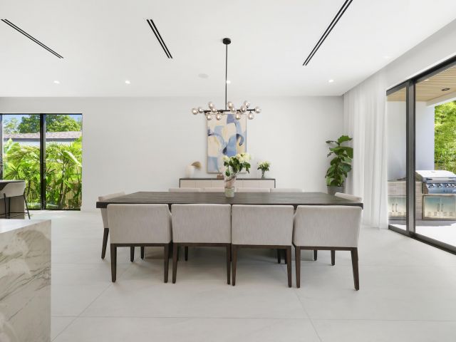 Продажа дома по адресу 1504 NE 6th Street - фото 6803720