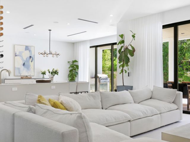 Продажа дома по адресу 1504 NE 6th Street - фото 6803722