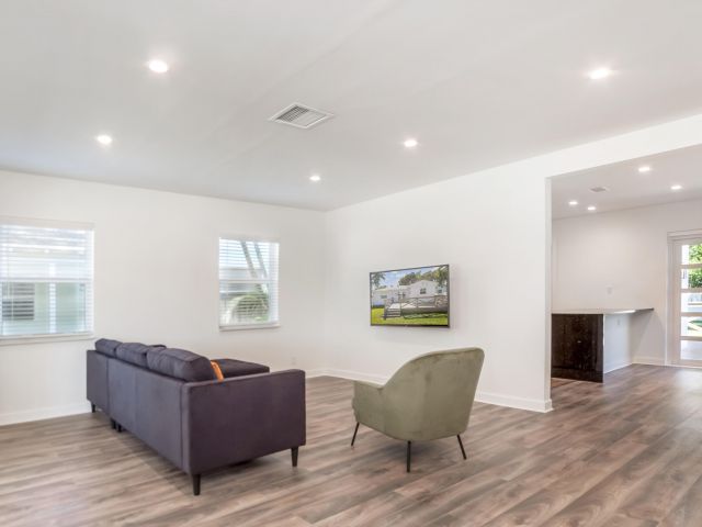 Дом в аренду по адресу 121 George Bush Boulevard - фото 6798496