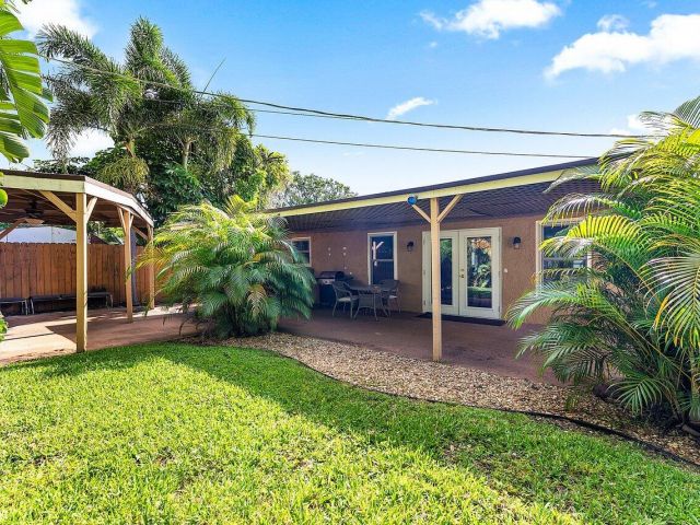 Продажа дома по адресу 5151 NE 8th Avenue - фото 6808188