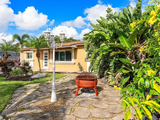 Продажа дома по адресу 5151 NE 8th Avenue - фото 6808189