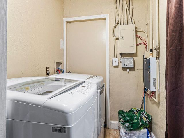 Продажа дома по адресу 5151 NE 8th Avenue - фото 6808191