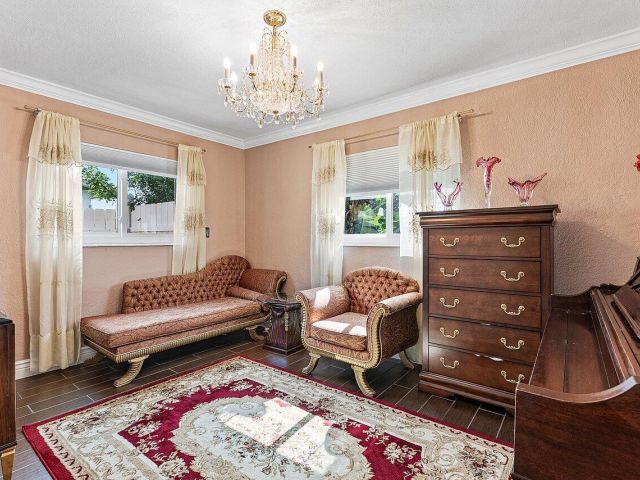 Продажа дома по адресу 5151 NE 8th Avenue - фото 6808194