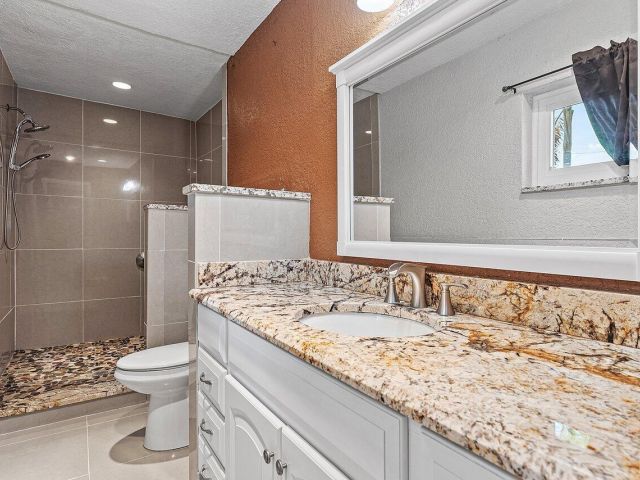 Продажа дома по адресу 5151 NE 8th Avenue - фото 6808195