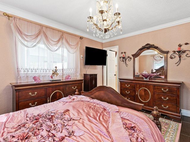 Продажа дома по адресу 5151 NE 8th Avenue - фото 6808196