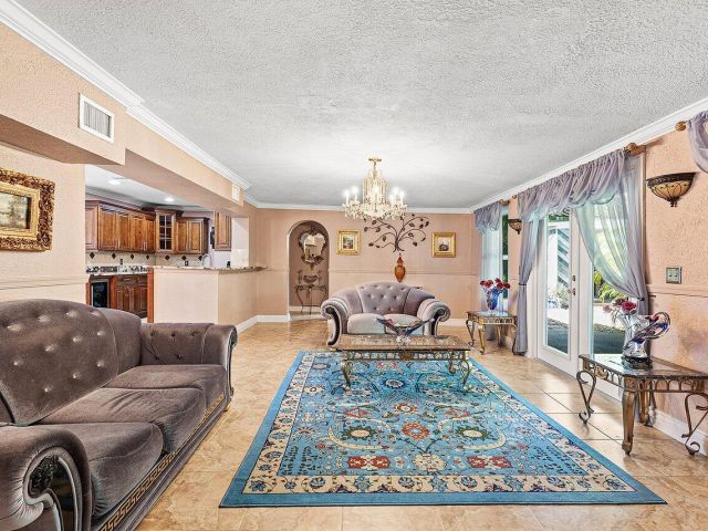 Продажа дома по адресу 5151 NE 8th Avenue - фото 6808198