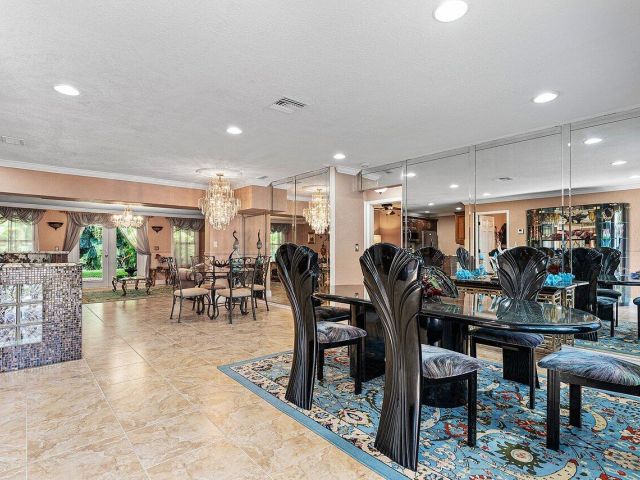 Продажа дома по адресу 5151 NE 8th Avenue - фото 6808200