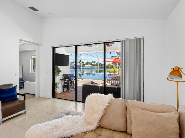 Дом в аренду по адресу 2245 Sapphire Circle - фото 6808560