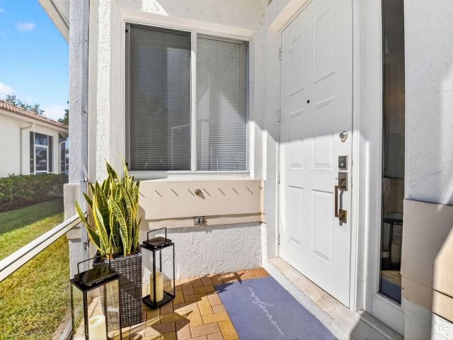 Дом в аренду по адресу 2245 Sapphire Circle - фото 6808563