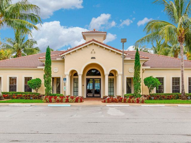 Продажа дома по адресу 15620 Glencrest Avenue - фото 6872680