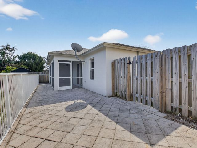 Продажа дома по адресу 1430 Red Apple Lane - фото 6815299