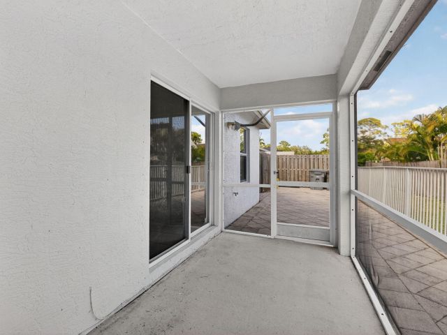 Продажа дома по адресу 1430 Red Apple Lane - фото 6815300