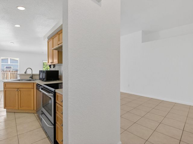 Продажа дома по адресу 1430 Red Apple Lane - фото 6815304