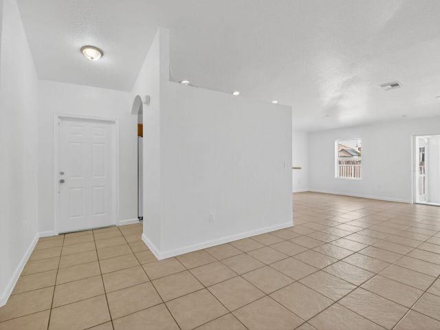 Продажа дома по адресу 1430 Red Apple Lane - фото 6815305