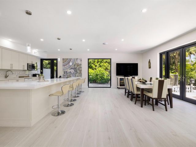 Продажа дома по адресу 6220 SW 144th St - фото 7535503