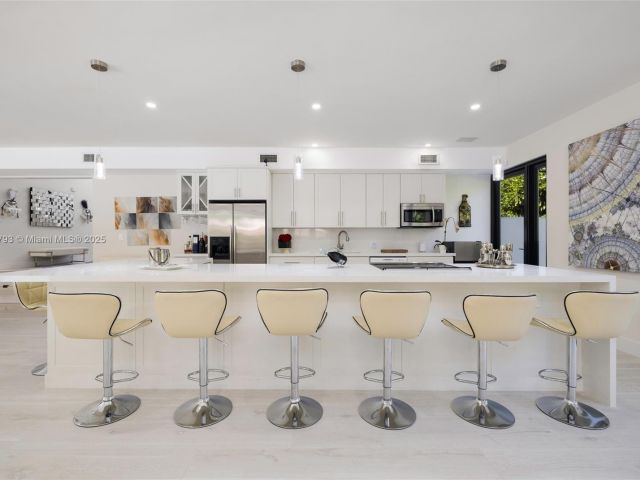 Продажа дома по адресу 6220 SW 144th St - фото 7535505