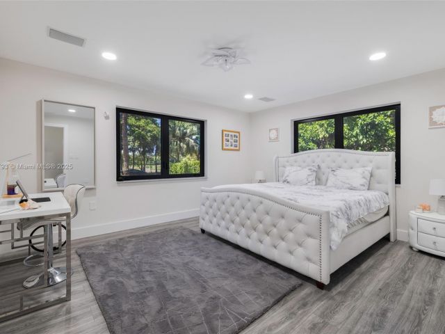 Продажа дома по адресу 6220 SW 144th St - фото 7535507