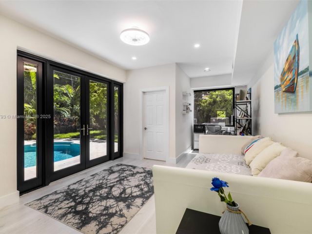 Продажа дома по адресу 6220 SW 144th St - фото 7535509