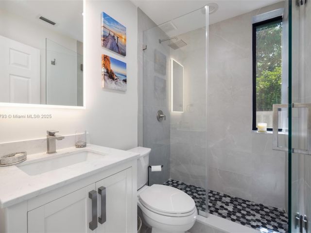 Продажа дома по адресу 6220 SW 144th St - фото 7535510