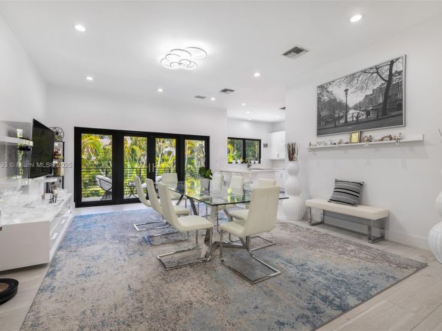 Продажа дома по адресу 6220 SW 144th St - фото 7535512