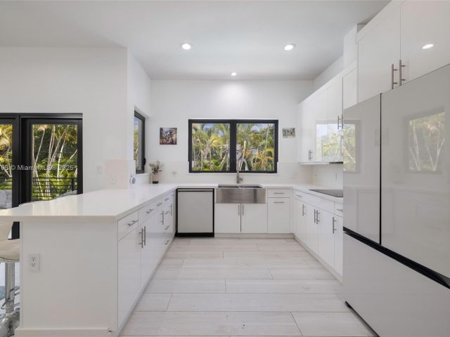 Продажа дома по адресу 6220 SW 144th St - фото 7535516