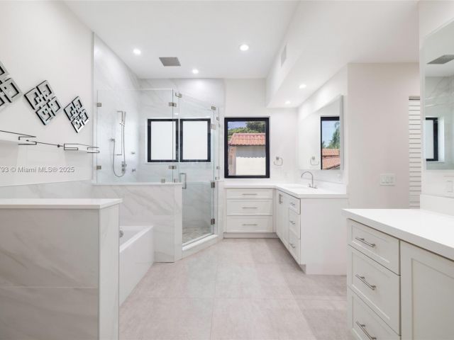 Продажа дома по адресу 6220 SW 144th St - фото 7535518