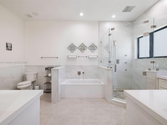 Продажа дома по адресу 6220 SW 144th St - фото 7535519