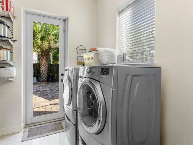 Дом в аренду по адресу 1500 NE 4th Court - фото 6798385