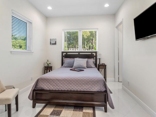 Дом в аренду по адресу 1500 NE 4th Court - фото 6798387