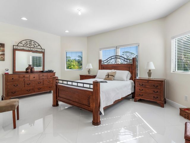 Дом в аренду по адресу 1500 NE 4th Court - фото 6798389