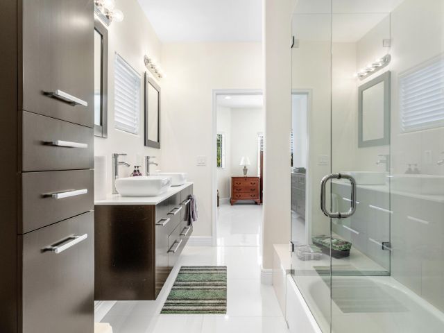 Дом в аренду по адресу 1500 NE 4th Court - фото 6798390