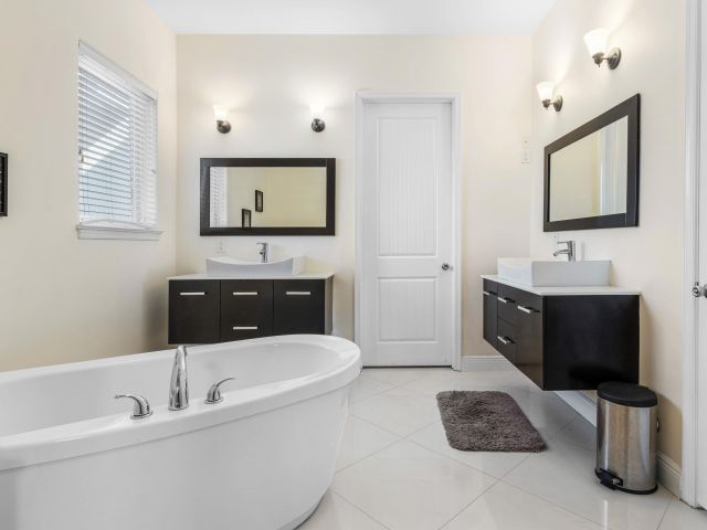 Дом в аренду по адресу 1500 NE 4th Court - фото 6798393