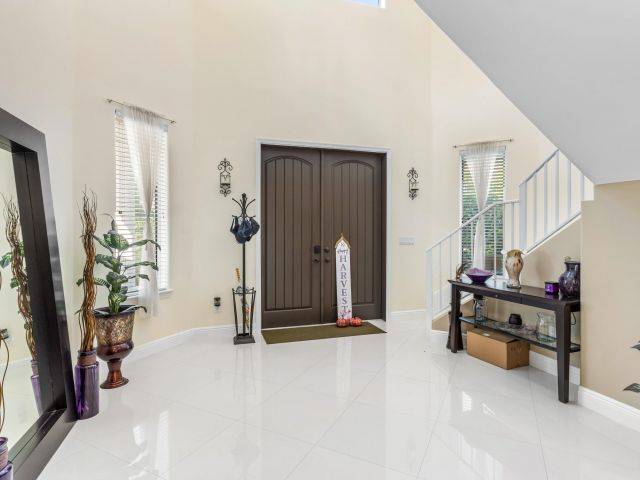 Дом в аренду по адресу 1500 NE 4th Court - фото 6798400