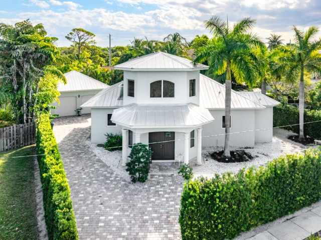 Дом в аренду по адресу 1500 NE 4th Court - фото 6798401