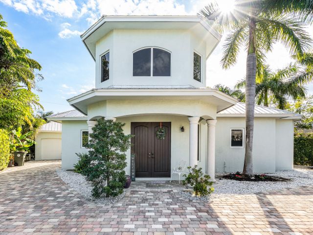 Дом в аренду по адресу 1500 NE 4th Court - фото 6798403