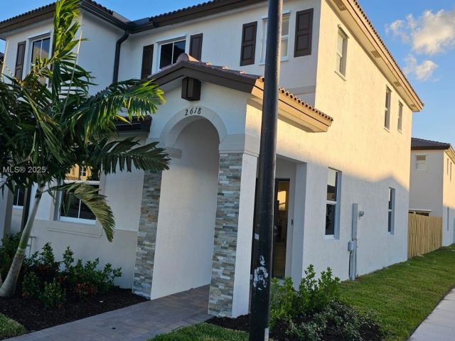 Дом в аренду по адресу 2618 SE 27th Ct 2618 - фото 7519091