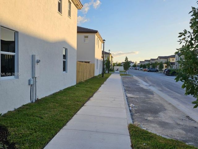 Дом в аренду по адресу 2618 SE 27th Ct 2618 - фото 7519095