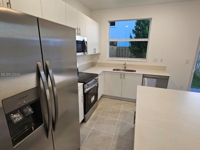 Дом в аренду по адресу 2618 SE 27th Ct 2618 - фото 7519103